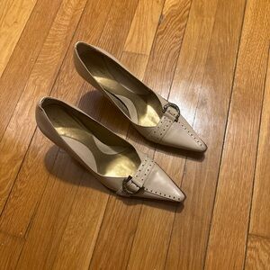 BCBGMAXAZRIA kitten heel
